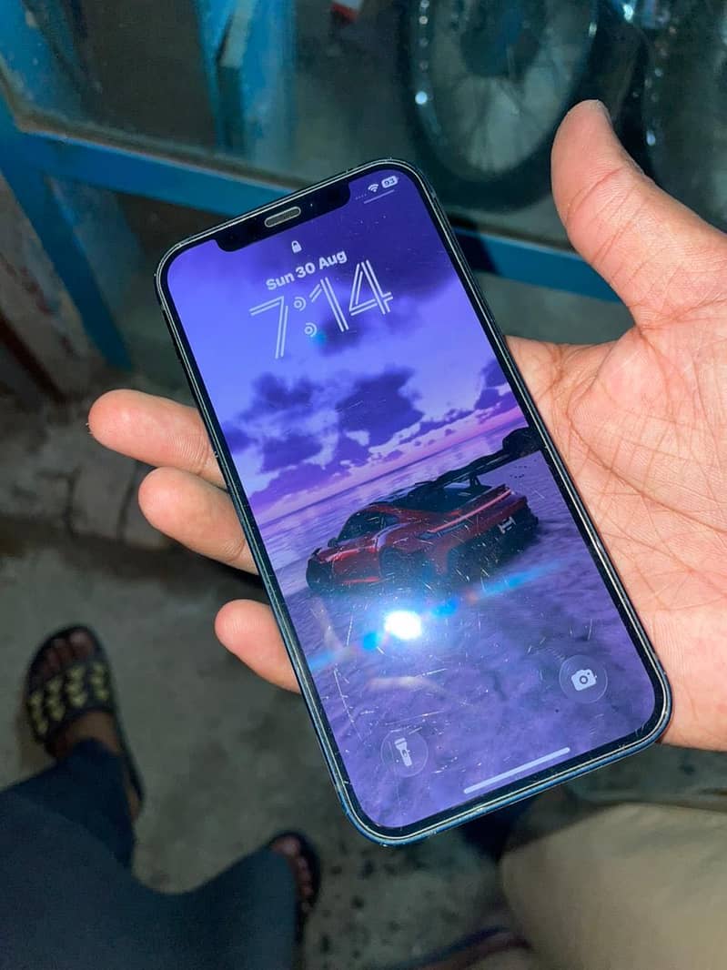 Apple iPhone 12 4