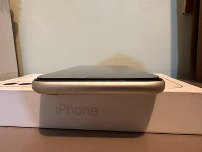 IPhone 11 WHITE - 10/10 Condition
