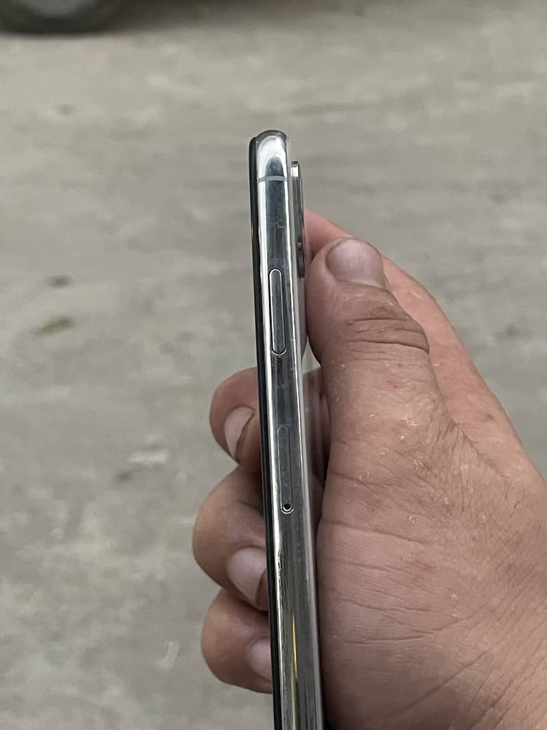 Apple iPhone X 5