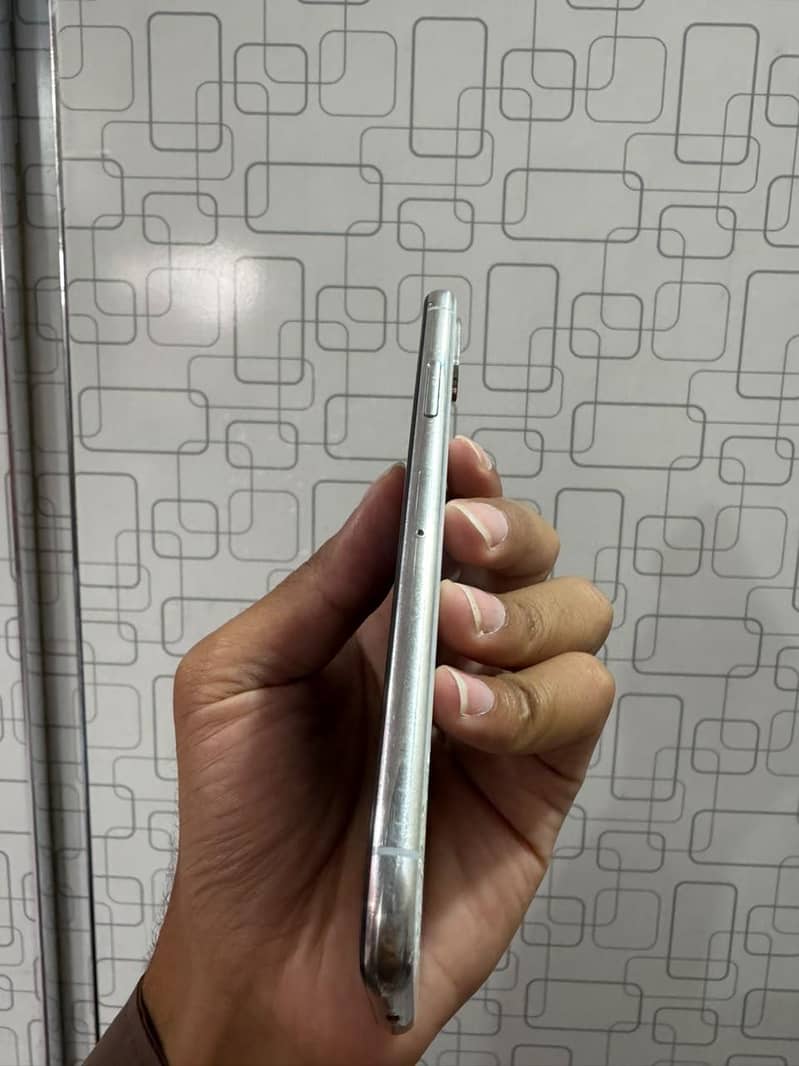 Apple iPhone X 4