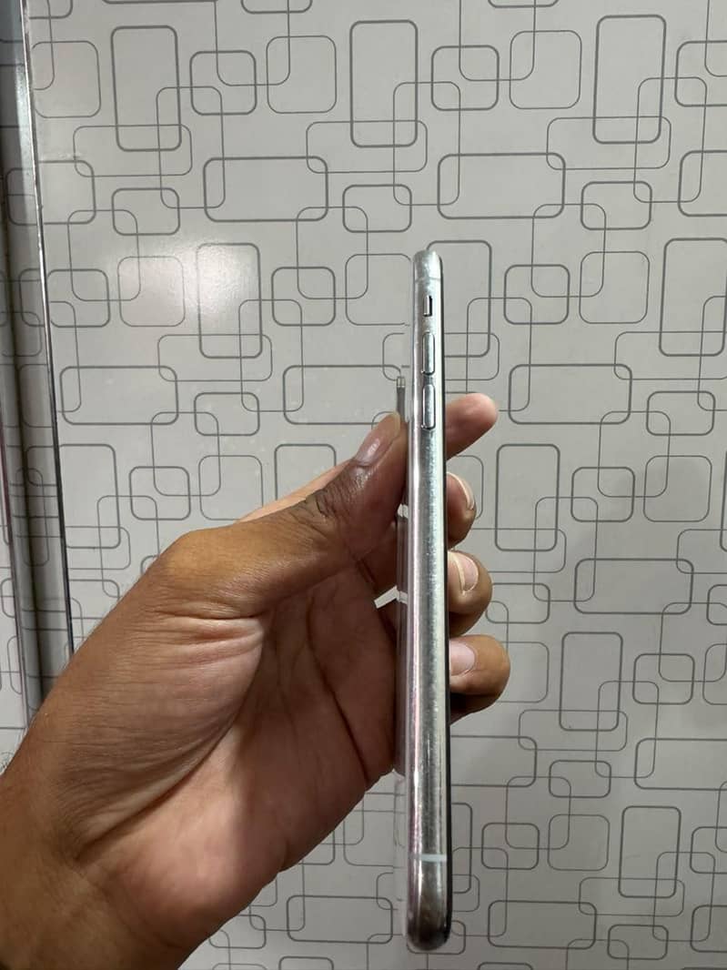 Apple iPhone X 5