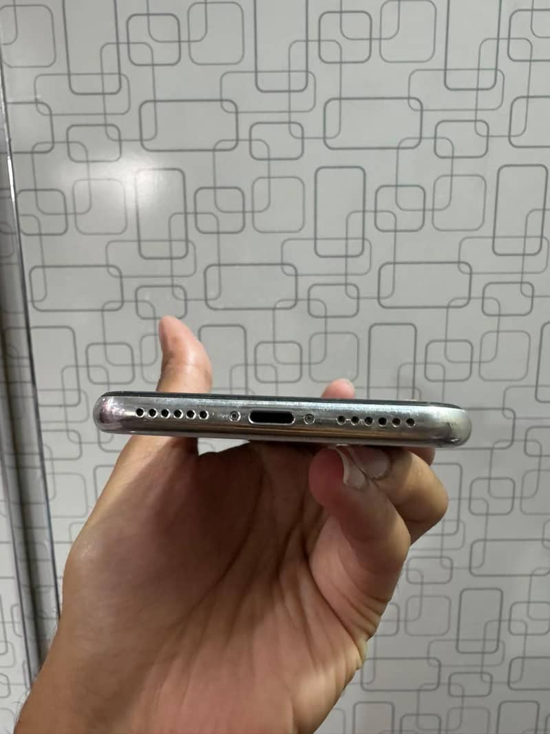 Apple iPhone X 6