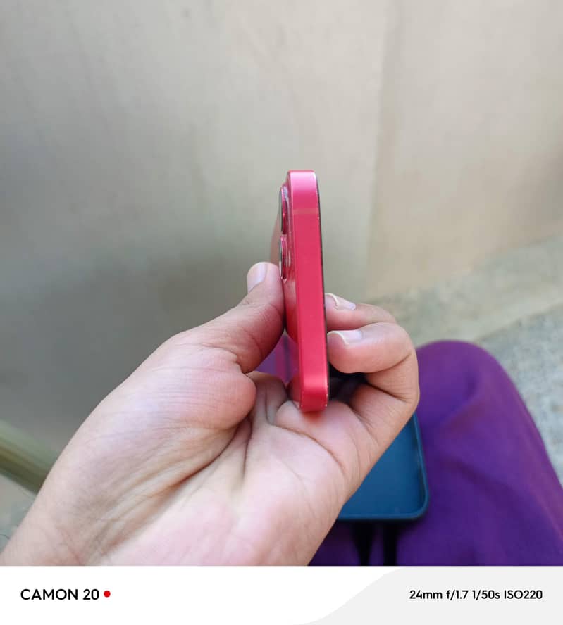 Apple iPhone 13 8