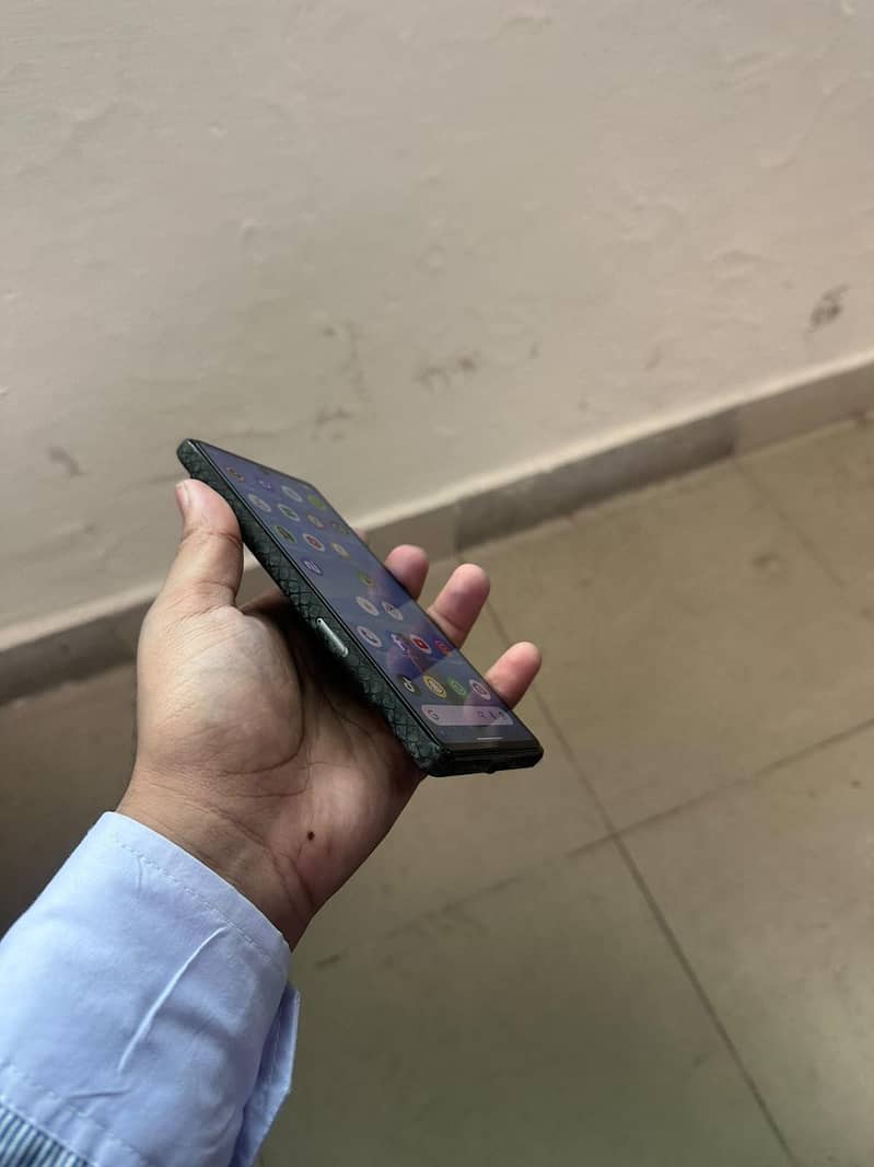 Google Pixel 7 4