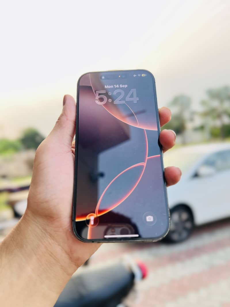 Apple iPhone 16 Pro 2