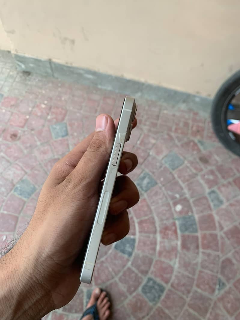 Apple iPhone 14 4