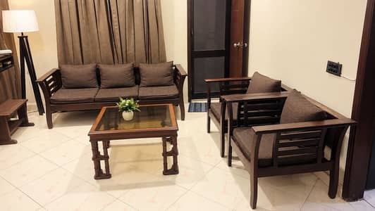 Used 5 seater sofa set + centre table