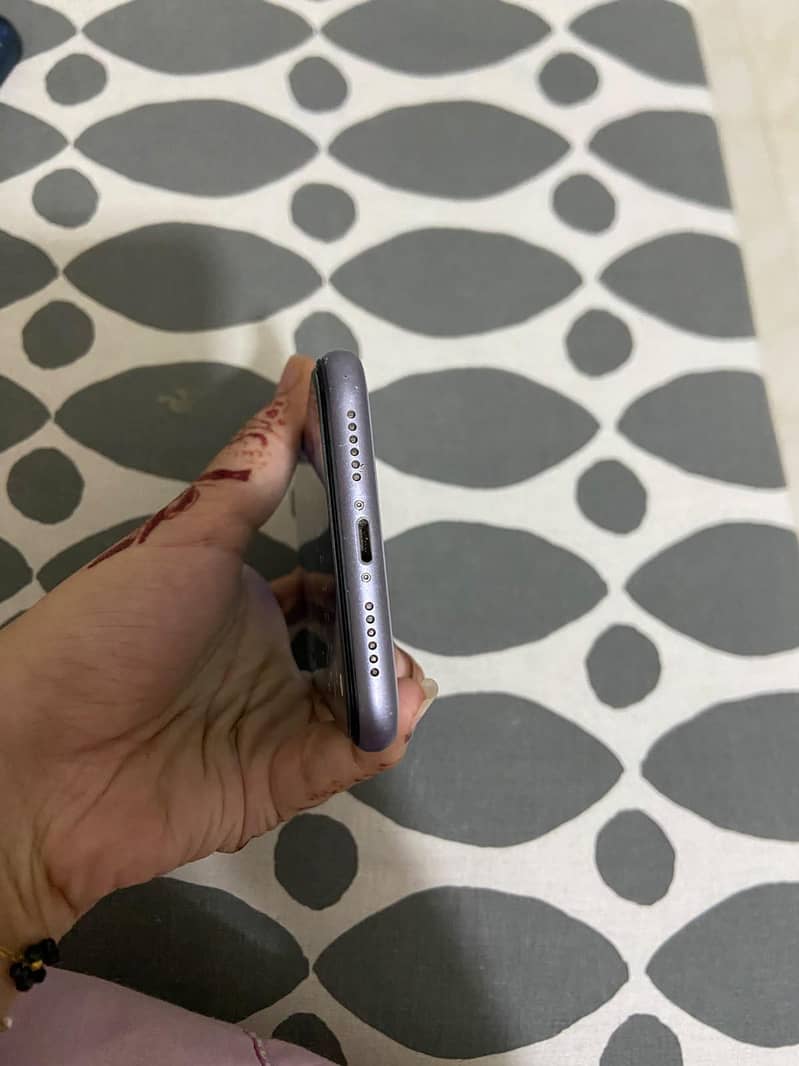 Apple iPhone 11 3