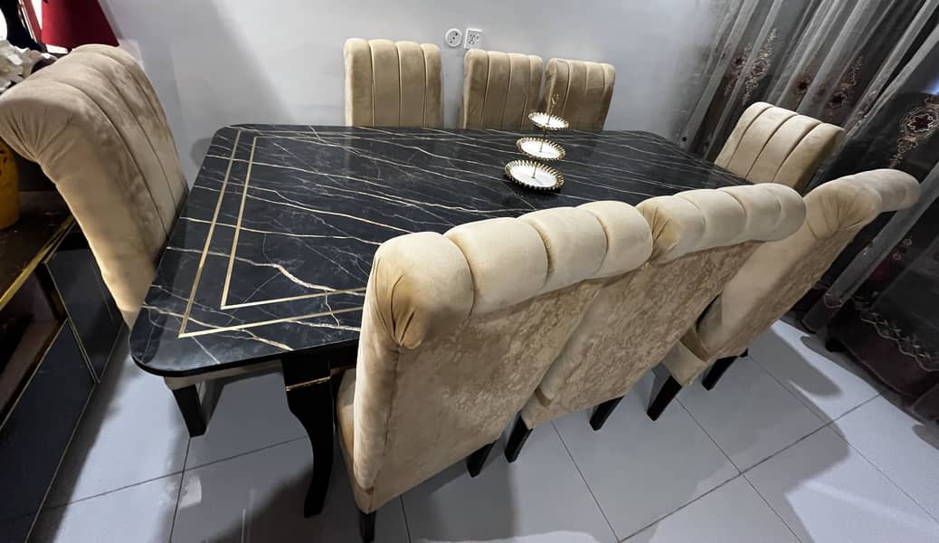 Dining table 0