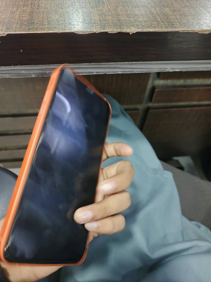 Apple iPhone XS Max 4