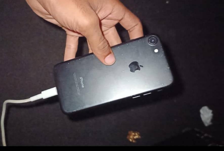 Apple iPhone 7 0