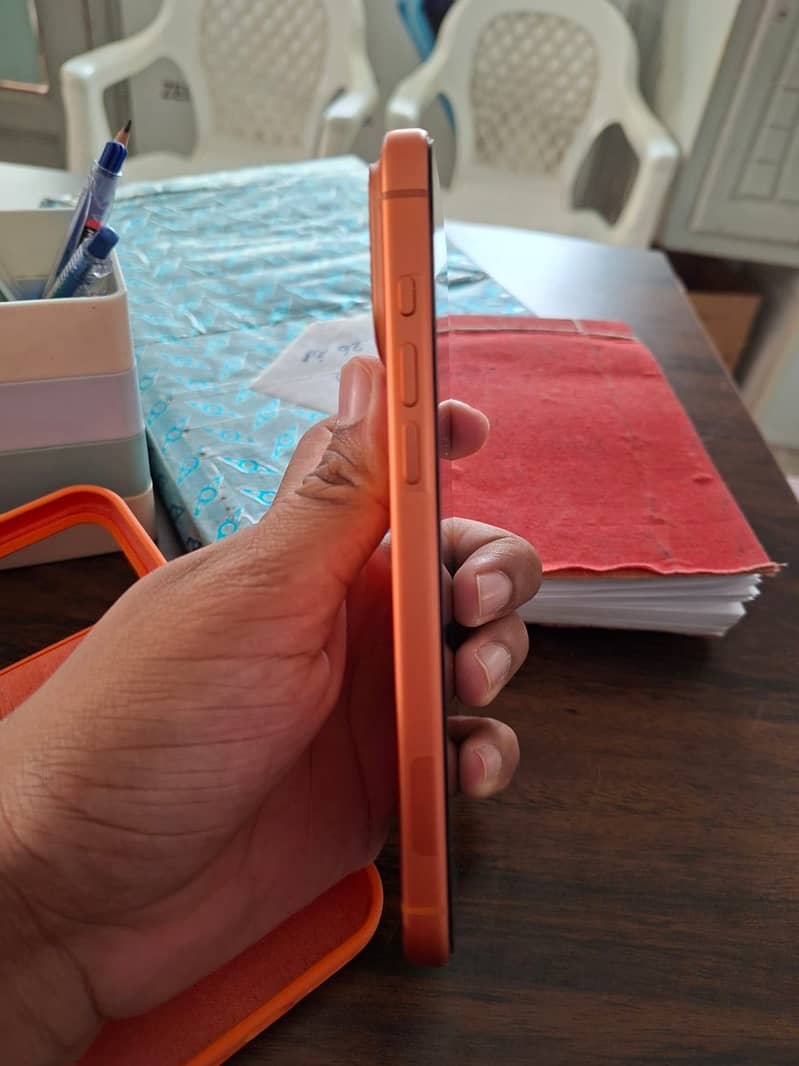 Apple iPhone 17 Pro Max 4