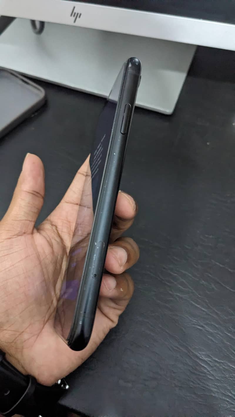 Apple iPhone XR 4