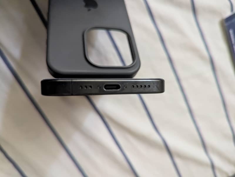 Apple iPhone 15 Pro 2