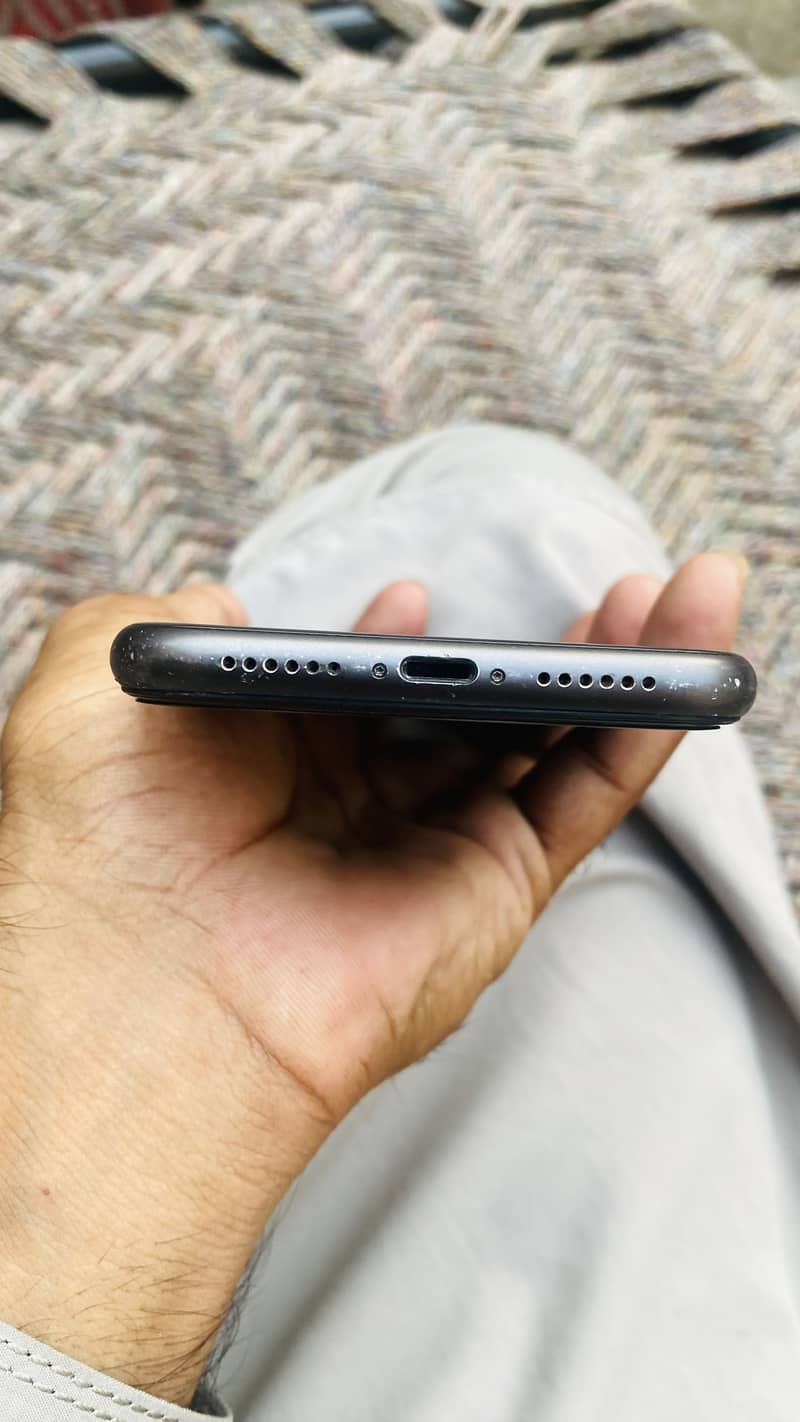 Apple iPhone 11 3