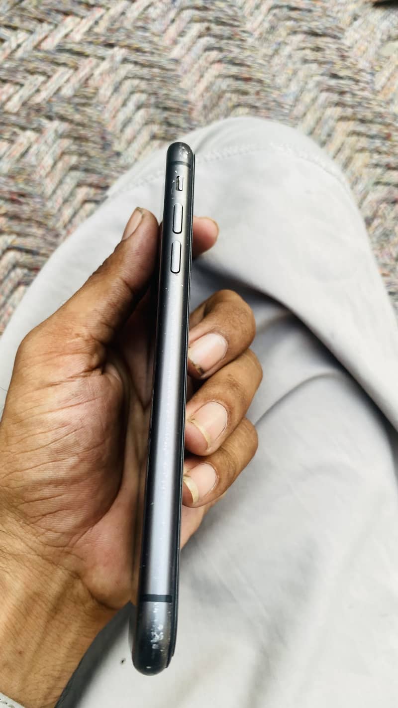 Apple iPhone 11 7
