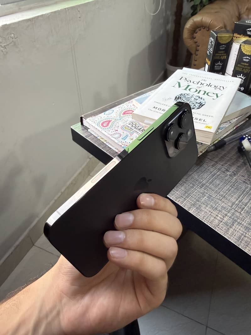 Apple iPhone 14 Pro Max 1