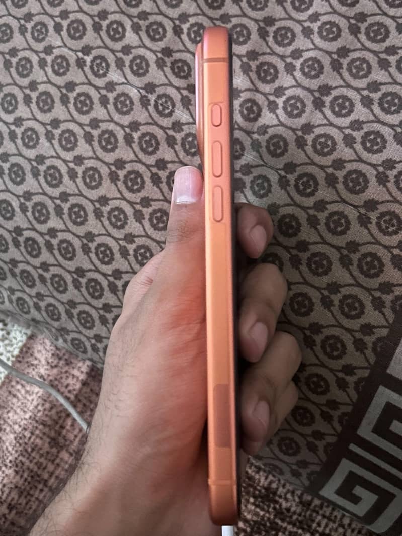 Apple iPhone 17 Pro Max 4