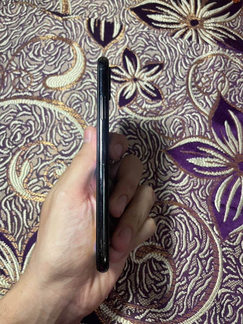 Apple iPhone X 4