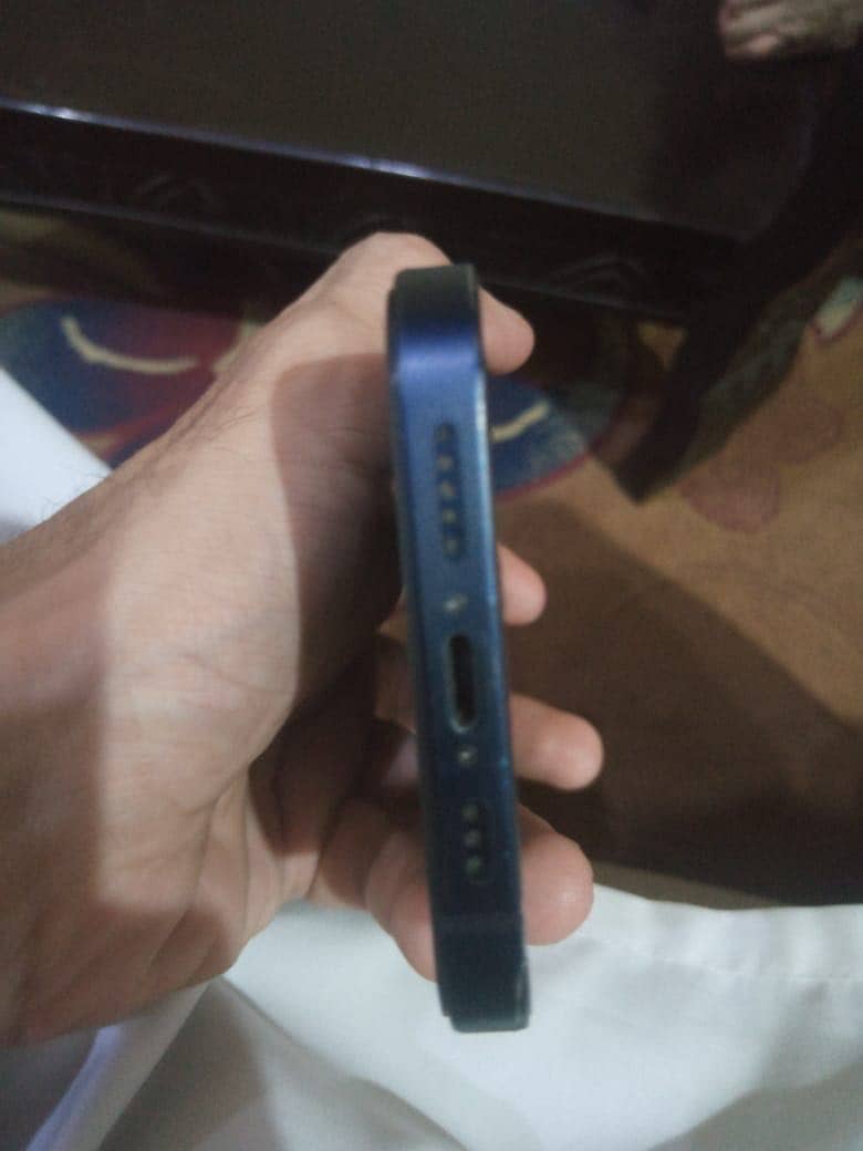 Apple iPhone 12 2