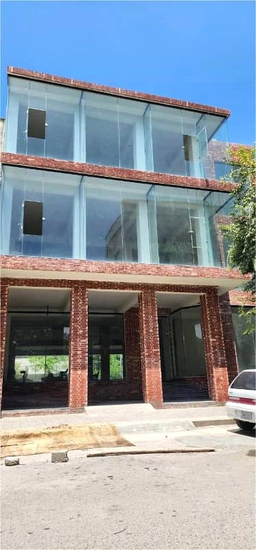 G-9 New 14,000 Sqft Plaza Lift Parking available on Rent