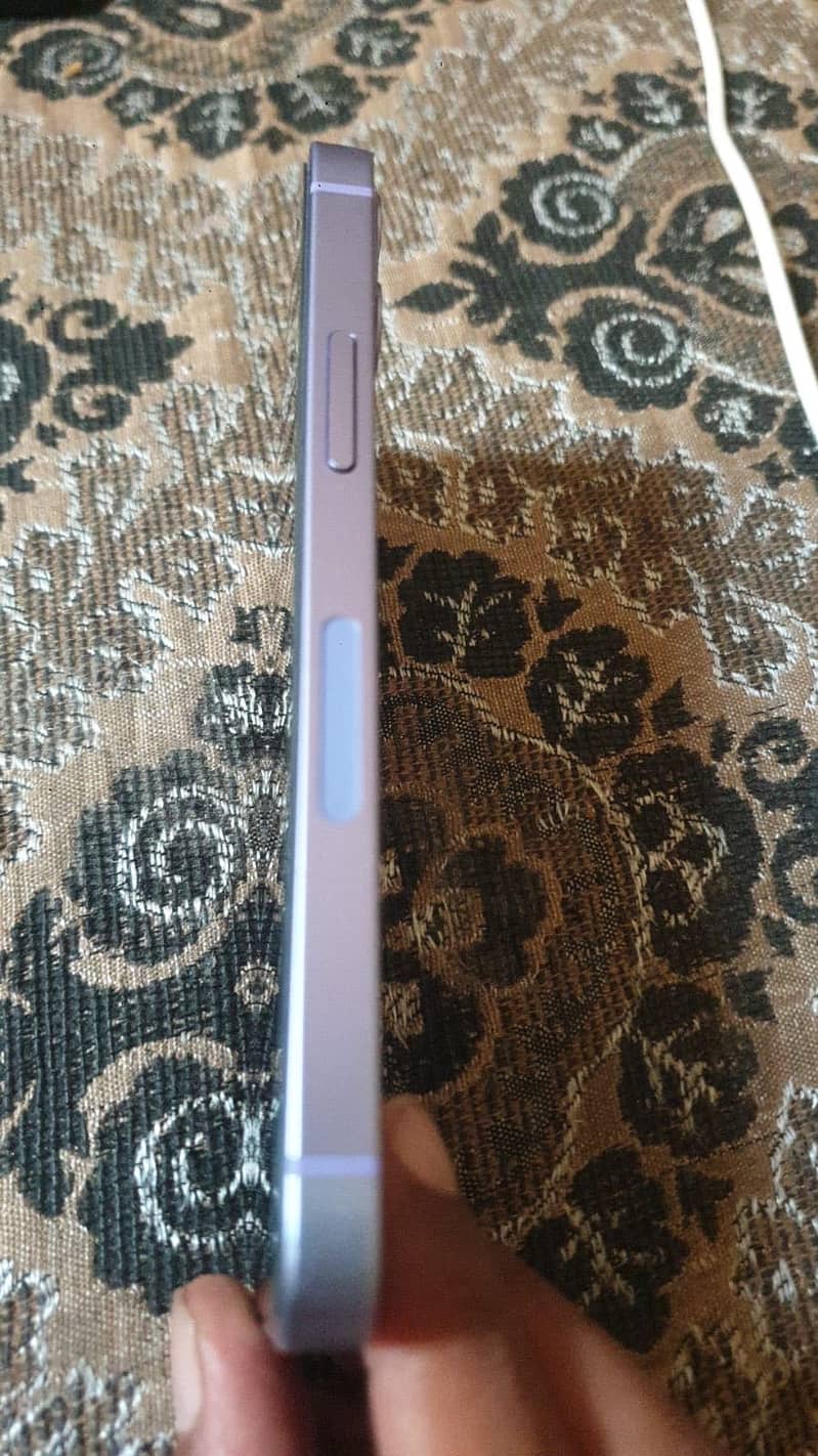 Apple iPhone 12 mini 6