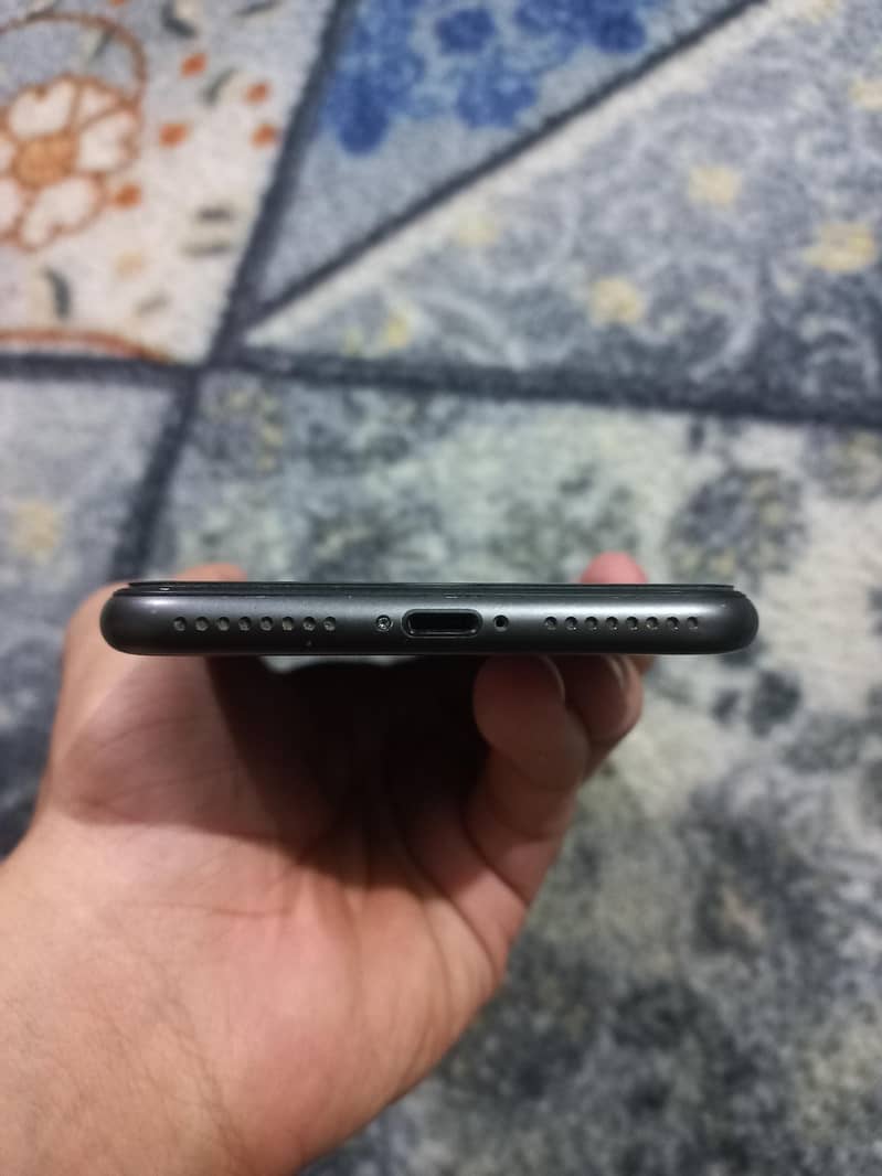 Apple iPhone 8 Plus 0