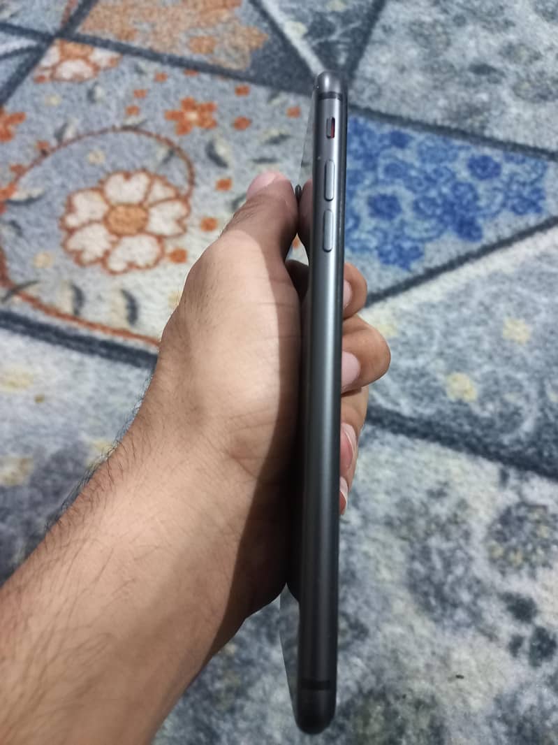 Apple iPhone 8 Plus 1