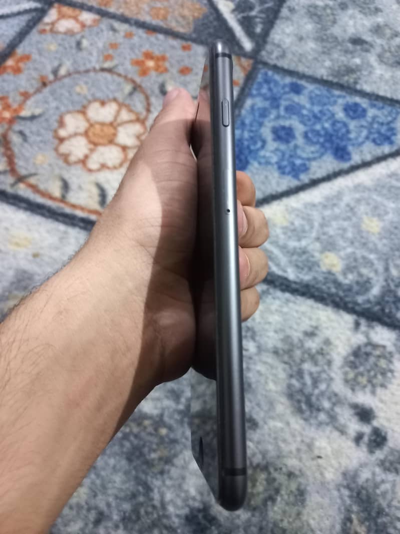 Apple iPhone 8 Plus 4