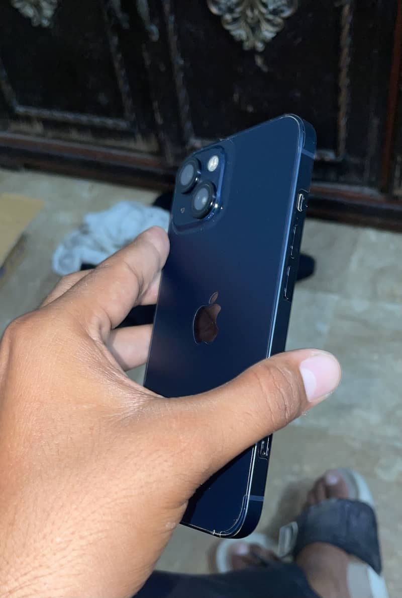 Apple iPhone 13 2