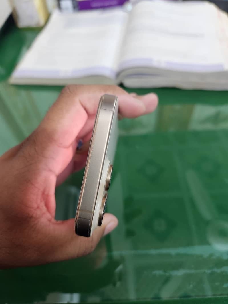 Apple iPhone 16 Pro Max 3