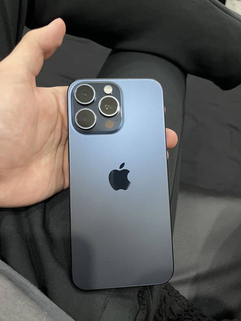 Apple iPhone 15 Pro Max 0