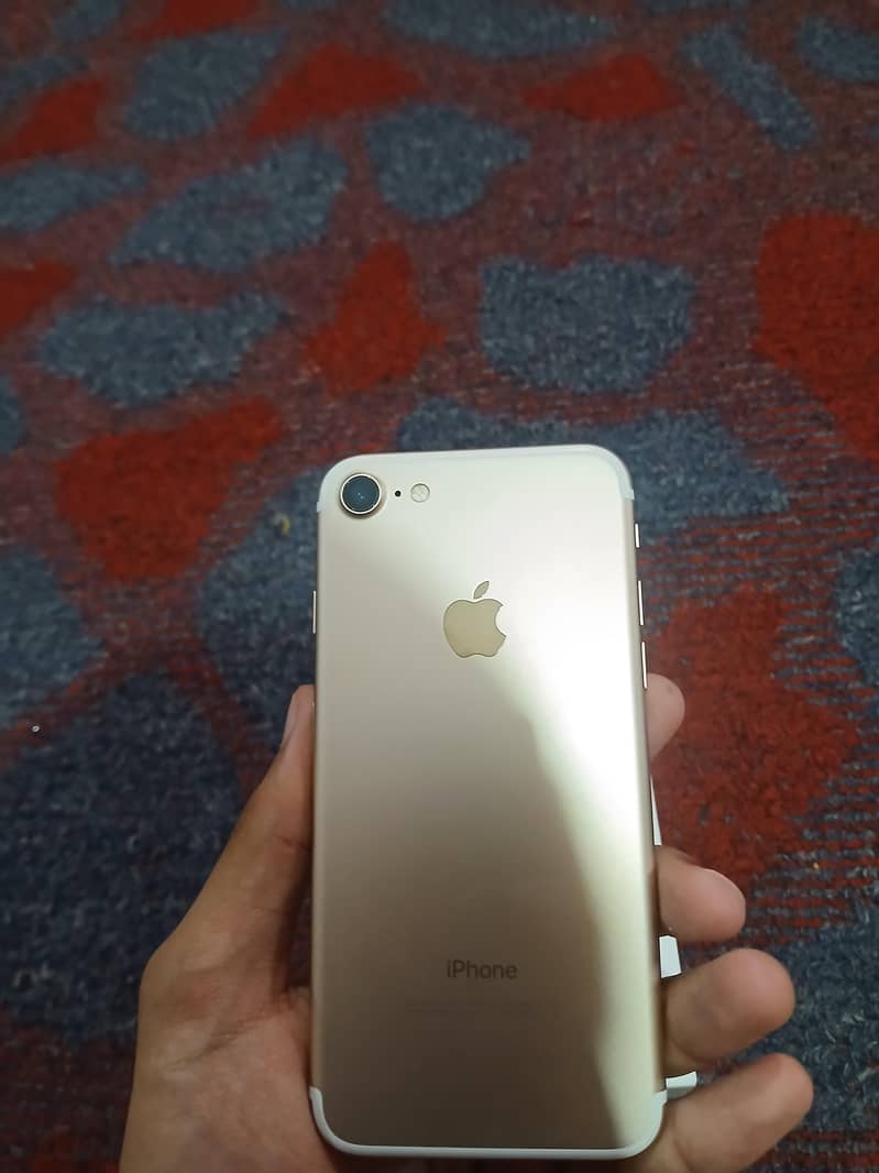 Apple iPhone 7 0