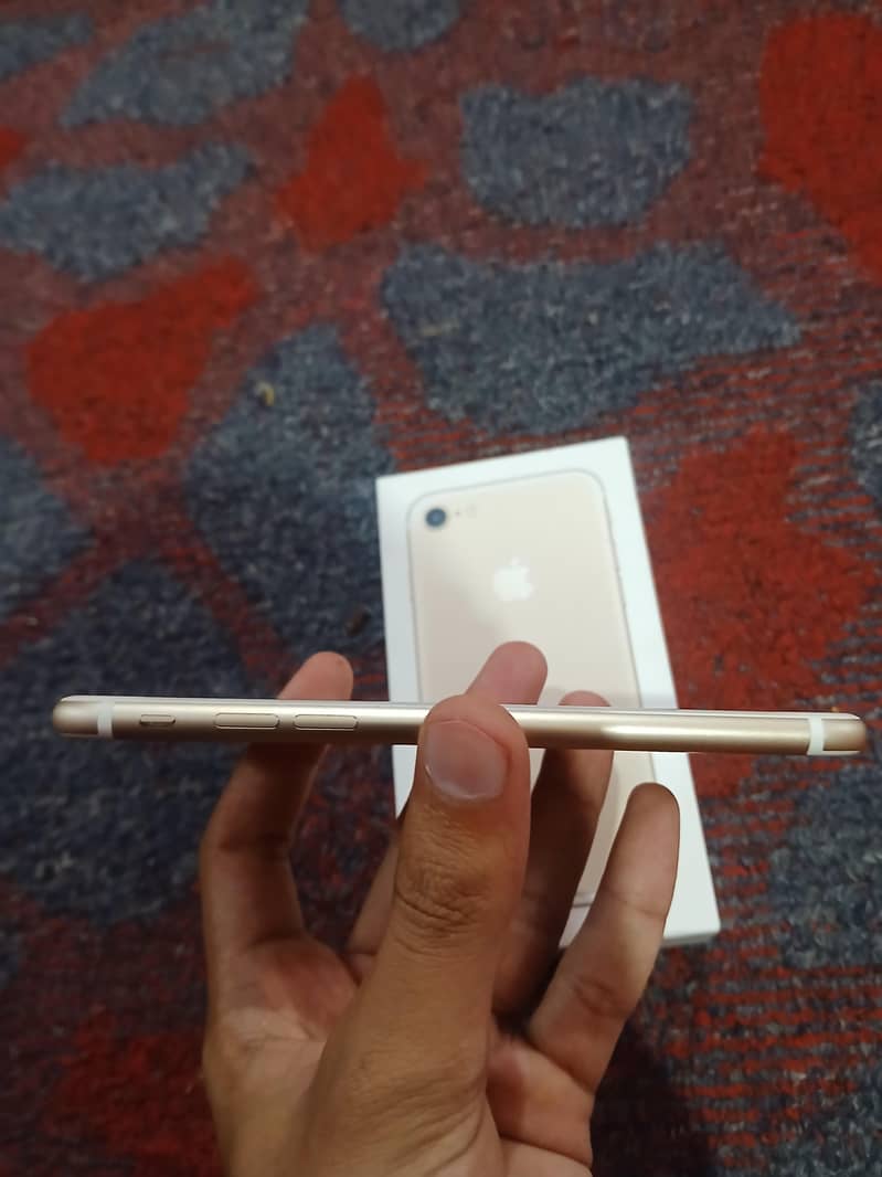Apple iPhone 7 2