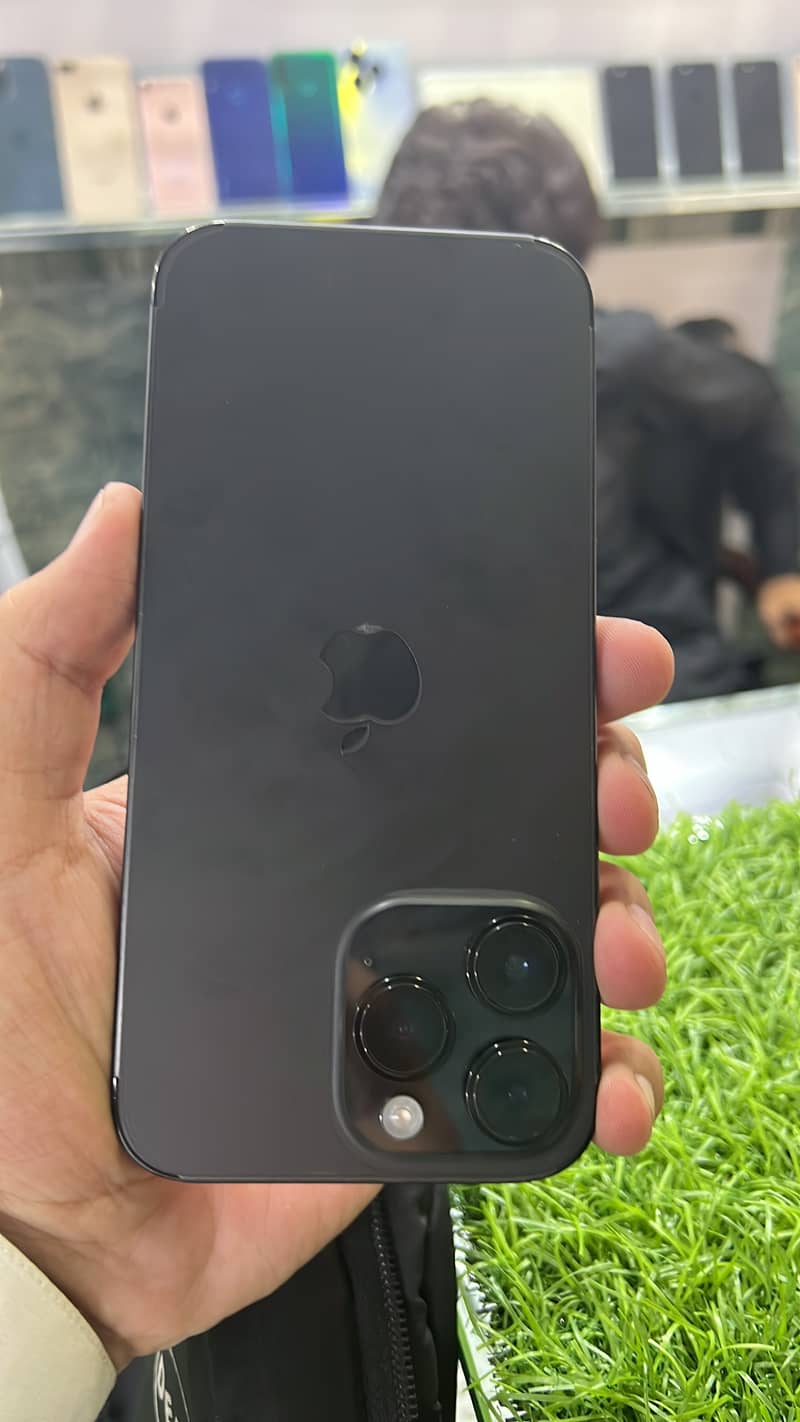 Apple iPhone 14 Pro Max 1