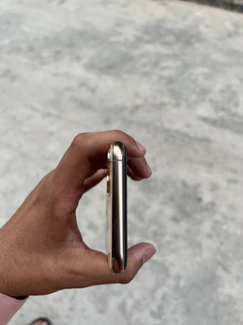 Iphone 11 pro max 4