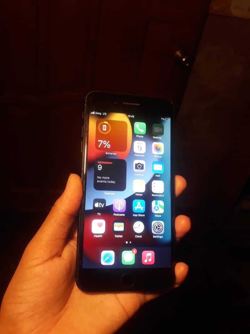 Apple iPhone 7 Plus 0