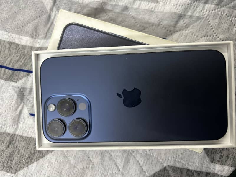 Apple iPhone 15 Pro Max 0