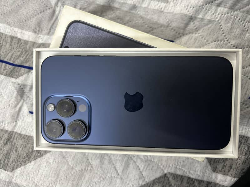 Apple iPhone 15 Pro Max 4