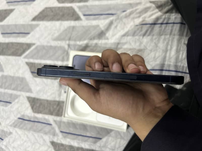 Apple iPhone 15 Pro Max 6