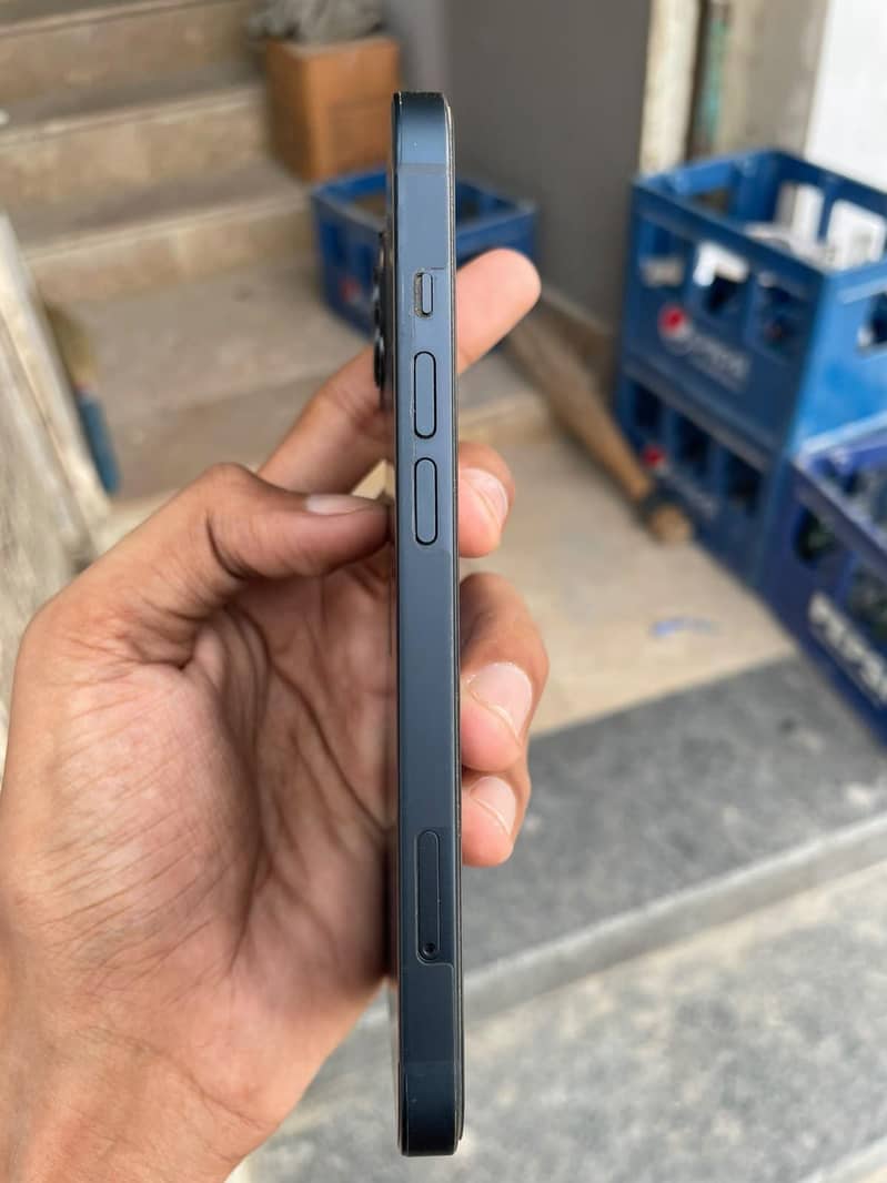 Apple iPhone 13 1
