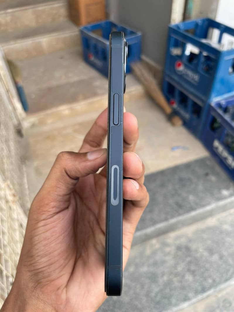 Apple iPhone 13 3