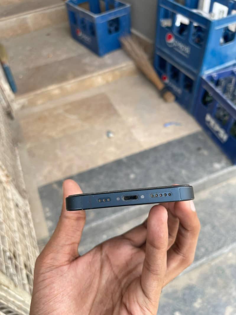 Apple iPhone 13 5