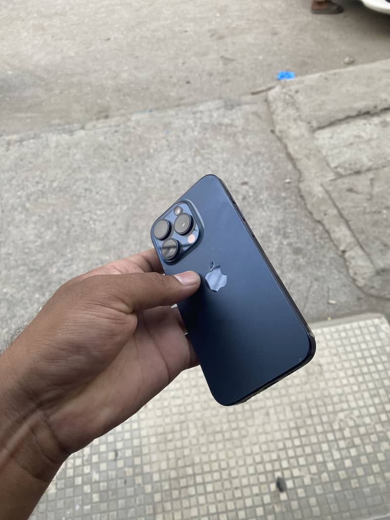 Apple iPhone 15 Pro 1