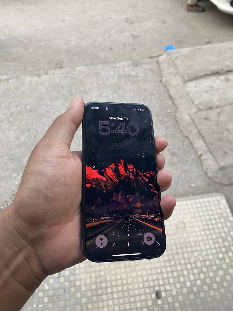 Apple iPhone 15 Pro 4