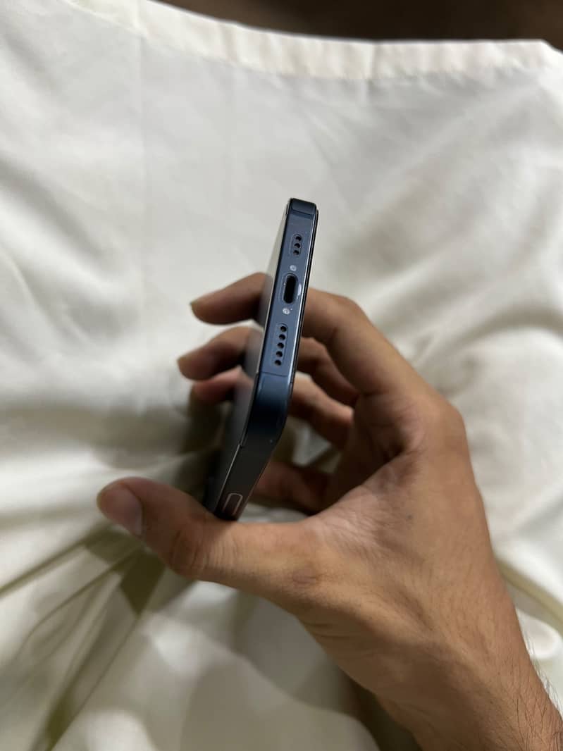 Apple iPhone 13 5