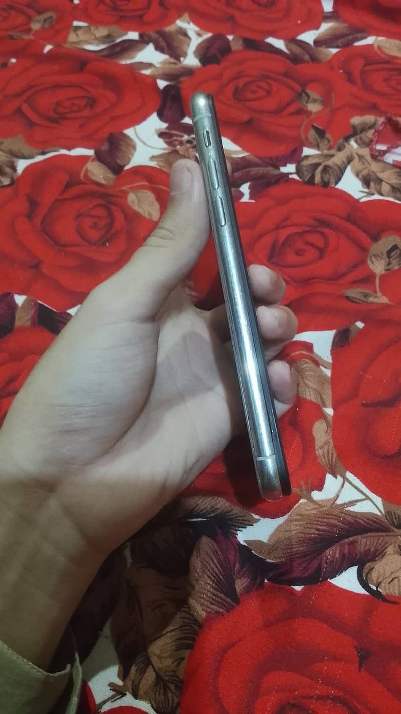 Apple iPhone X 3