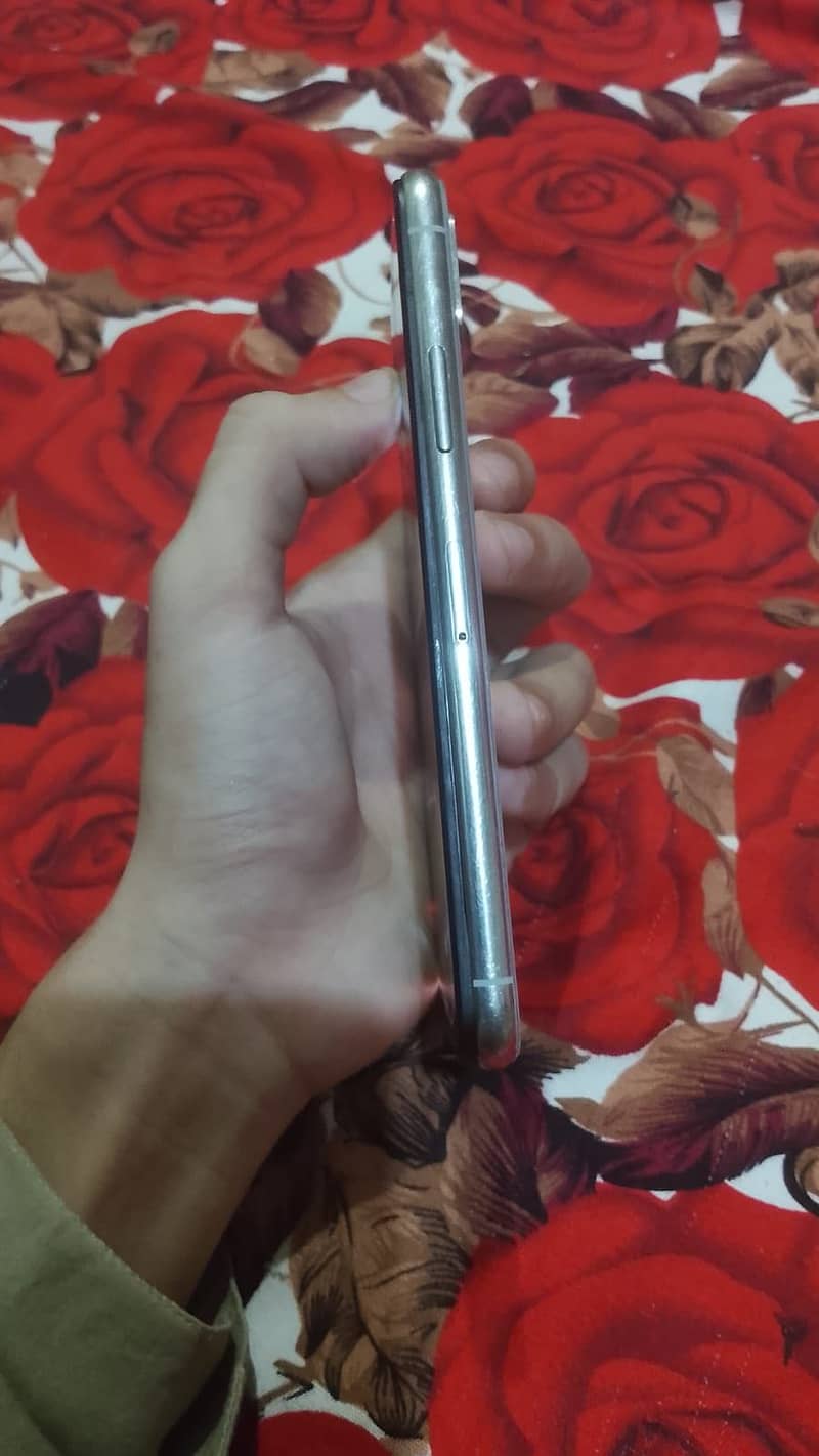 Apple iPhone X 5