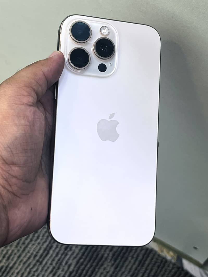 Apple iPhone 16 Pro Max 6