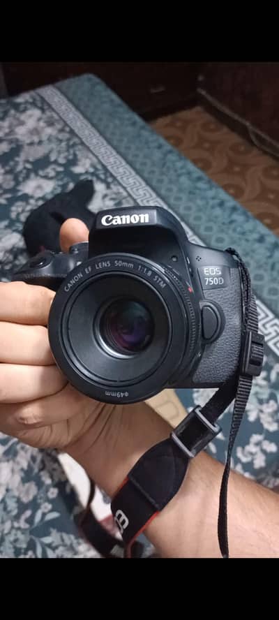 Canon eos 750 D + 50mm 10/10 condition